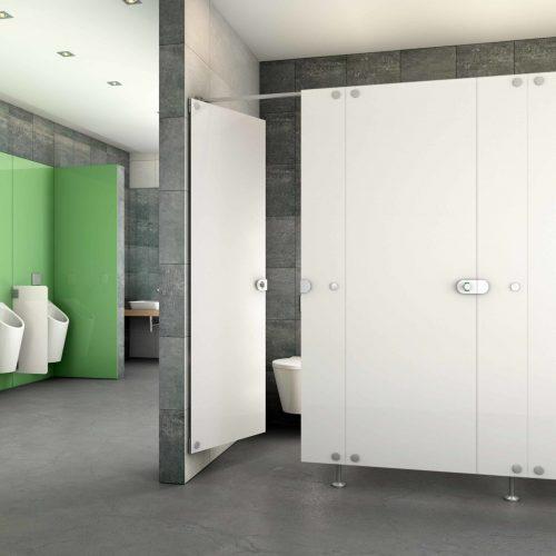 blickdichte Toilettenkabine aus Glas sowie Rückwände aus Glas